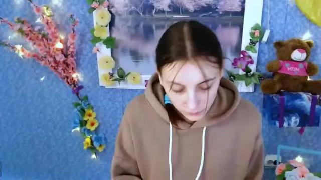 Image 3 of glorious_angel_ Stream on Chaturbate on 16 months ago