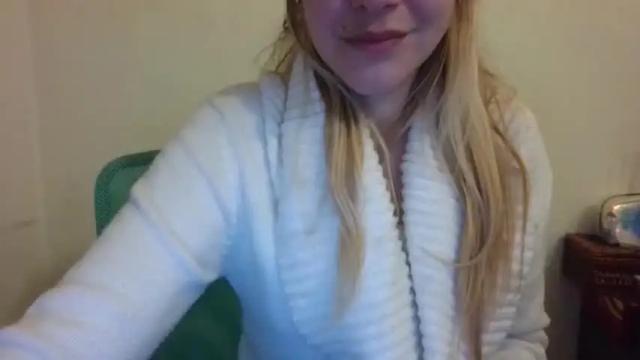 Image 6 of gloss___ Stream on Chaturbate on 16 months ago