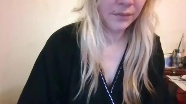 Image 11 of gloss___ Stream on Chaturbate on 16 months ago