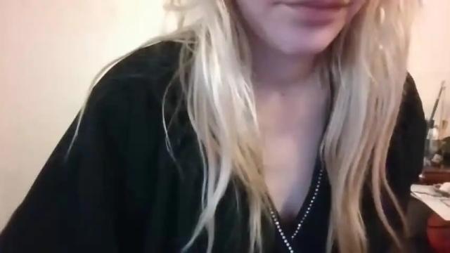 Image 6 of gloss___ Stream on Chaturbate on 16 months ago