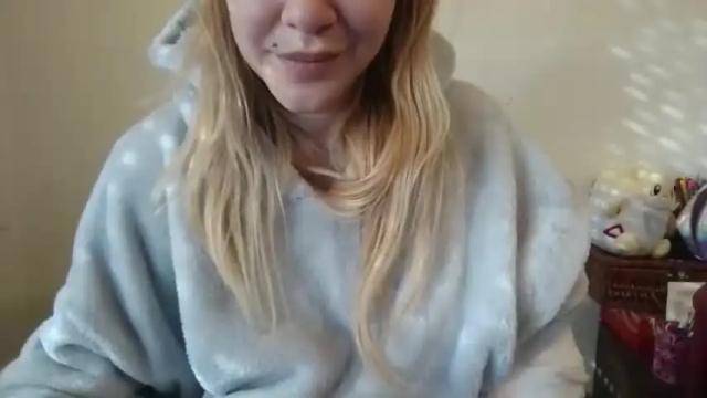 Image 11 of gloss___ Stream on Chaturbate on 15 months ago