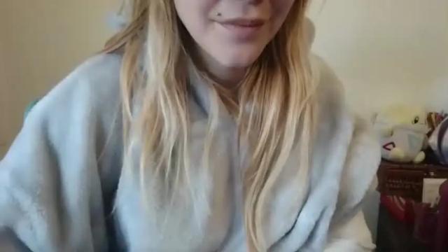 Image 8 of gloss___ Stream on Chaturbate on 15 months ago
