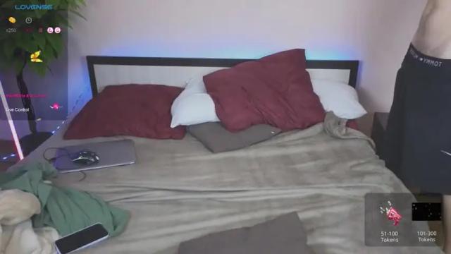 Image 3 of glyricum Stream on Chaturbate on 18 months ago