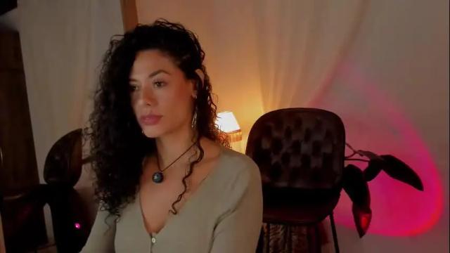 Image 3 of goddes_helena Stream on Chaturbate on 3 months ago