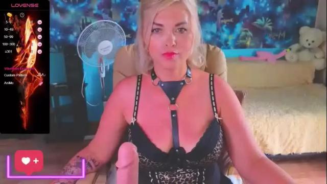 Image 12 of goddess_isabella11 Stream on Chaturbate on 1 month ago