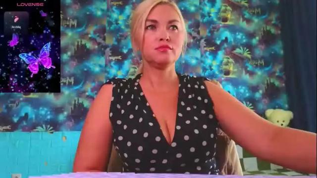 Image 4 of goddess_isabella11 Stream on Chaturbate on 8 days ago