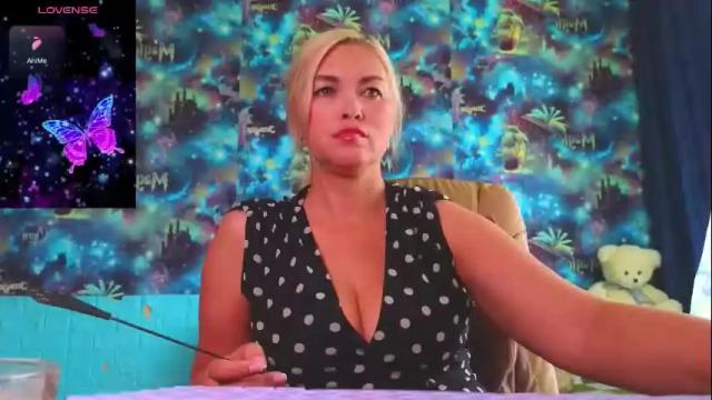 Image 7 of goddess_isabella11 Stream on Chaturbate on 8 days ago