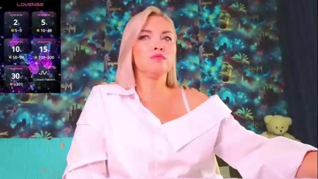 Image 2 of goddess_isabella11 Stream on Chaturbate on 6 days ago