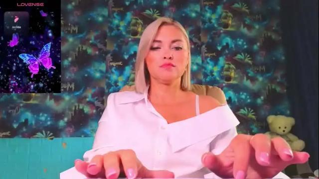 Image 4 of goddess_isabella11 Stream on Chaturbate on 6 days ago