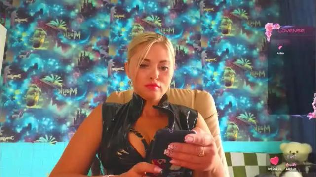 Image 2 of goddess_isabella11 Stream on Chaturbate on 2 months ago