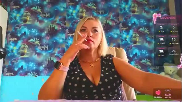 Image 4 of goddess_isabella11 Stream on Chaturbate on 2 months ago