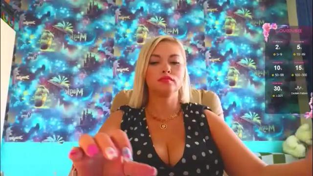 Image 2 of goddess_isabella11 Stream on Chaturbate on 2 months ago