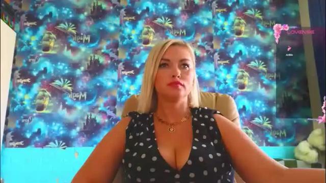 Image 3 of goddess_isabella11 Stream on Chaturbate on 2 months ago