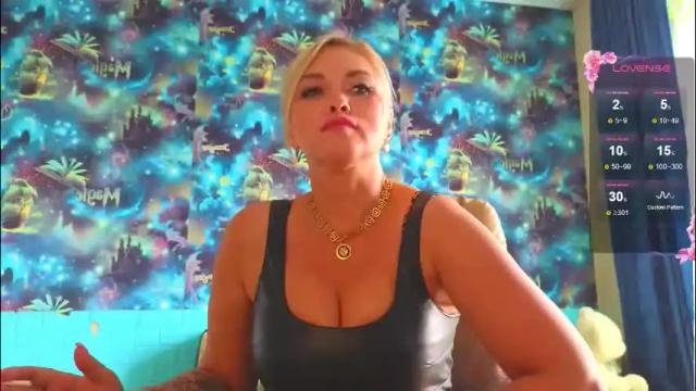 Image 7 of goddess_isabella11 Stream on Chaturbate on 2 months ago