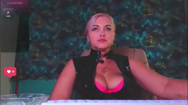 Image 11 of goddess_isabella11 Stream on Chaturbate on 1 month ago