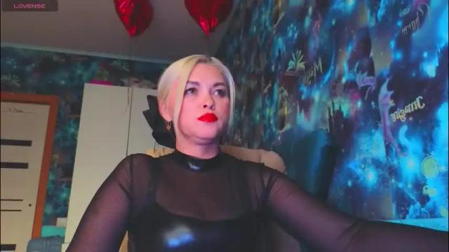 Image 3 of goddess_isabella11 Stream on Chaturbate on 24 days ago