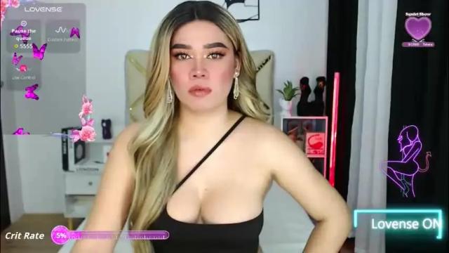 Image 3 of goddess_lykafox Stream on Chaturbate on 1 month ago