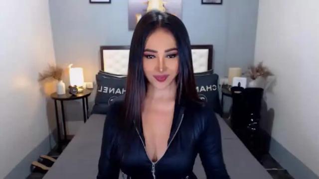 Image 6 of goddesscalieborga Stream on Chaturbate on 17 months ago
