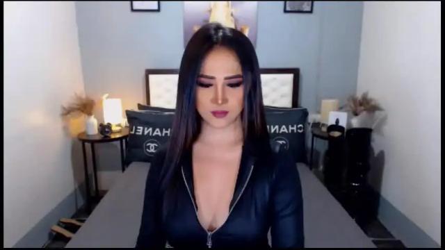 Image 2 of goddesscalieborga Stream on Chaturbate on 17 months ago