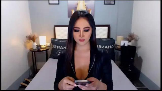 Image 8 of goddesscalieborga Stream on Chaturbate on 16 months ago
