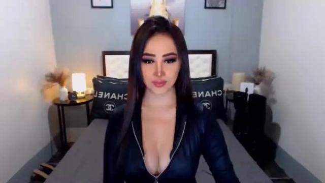 Image 10 of goddesscalieborga Stream on Chaturbate on 16 months ago