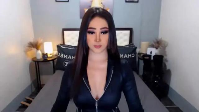 Image 8 of goddesscalieborga Stream on Chaturbate on 16 months ago