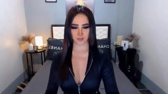 Image 11 of goddesscalieborga Stream on Chaturbate on 16 months ago