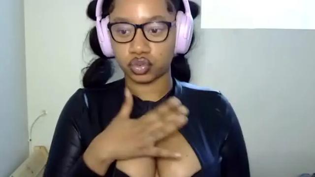 Image 12 of goddessdaisysky Stream on Chaturbate on 1 month ago