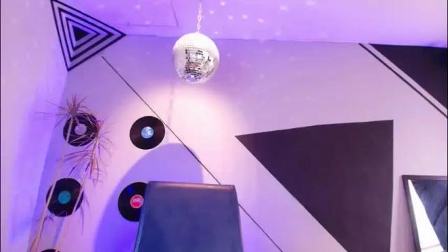 Image 2 of goddessjulieta Stream on Chaturbate on 10 days ago