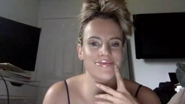 Image 8 of goddesslexiraye Stream on Chaturbate on 17 months ago