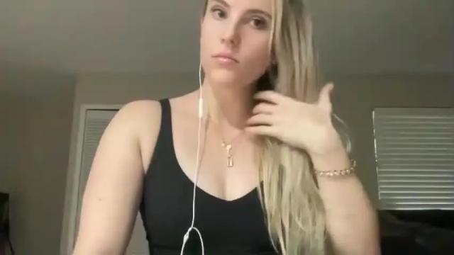 Image 3 of goddesslexiraye Stream on Chaturbate on 15 months ago