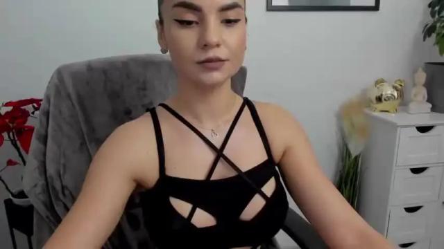 Image 10 of goddessmiaa Stream on Chaturbate on 16 months ago