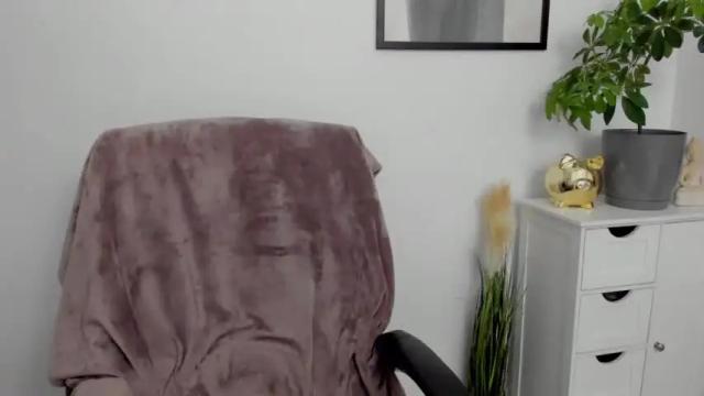 Image 11 of goddessmiaa Stream on Chaturbate on 16 months ago