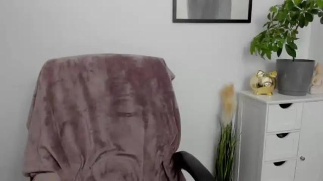 Image 12 of goddessmiaa Stream on Chaturbate on 16 months ago