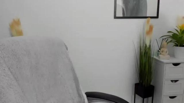 Image 7 of goddessmiaa Stream on Chaturbate on 14 months ago