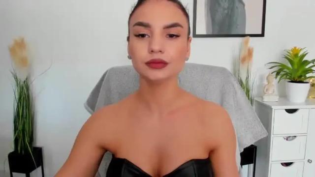 Image 2 of goddessmiaa Stream on Chaturbate on 13 months ago