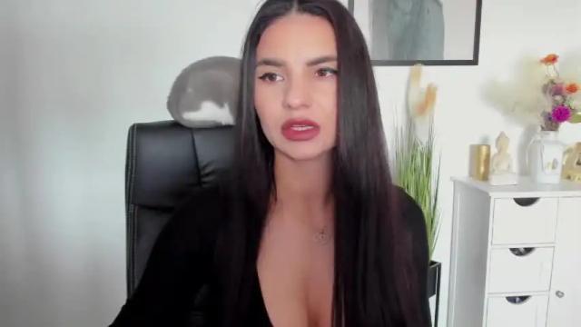 Image 3 of goddessmiaa Stream on Chaturbate on 13 months ago