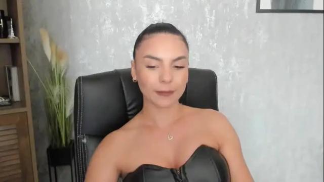Image 2 of goddessmiaa Stream on Chaturbate on 21 days ago