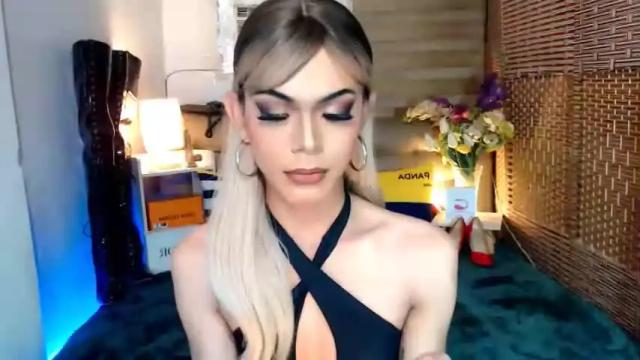 Image 2 of goddessmichaella Stream on Chaturbate on 12 months ago