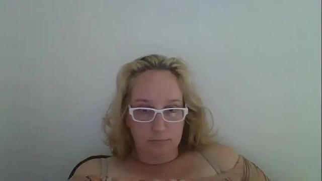 Image 7 of goddessmilfcrysyal Stream on Chaturbate on 17 months ago