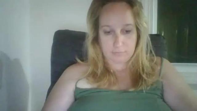 Image 6 of goddessmilfcrysyal Stream on Chaturbate on 12 months ago