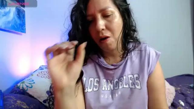 Image 4 of goddessnahi Stream on Chaturbate on 4 days ago