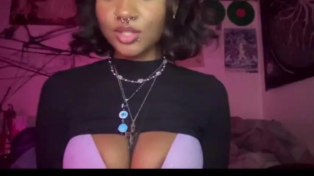 Image 10 of goddessrosary Stream on Chaturbate on 19 months ago