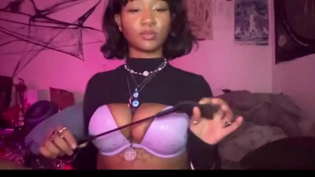 Image 11 of goddessrosary Stream on Chaturbate on 19 months ago