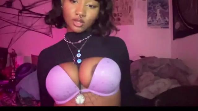Image 12 of goddessrosary Stream on Chaturbate on 19 months ago
