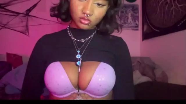 Image 4 of goddessrosary Stream on Chaturbate on 19 months ago