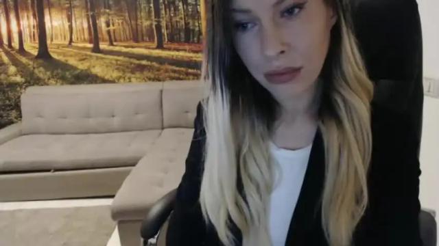 Image 4 of goddesssim Stream on Chaturbate on 21 months ago
