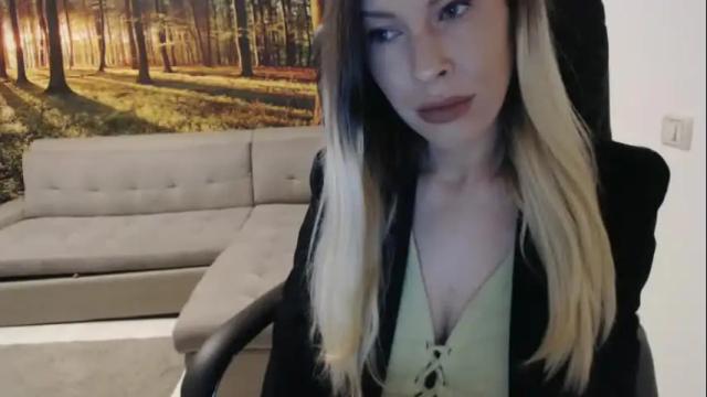 Image 3 of goddesssim Stream on Chaturbate on 21 months ago