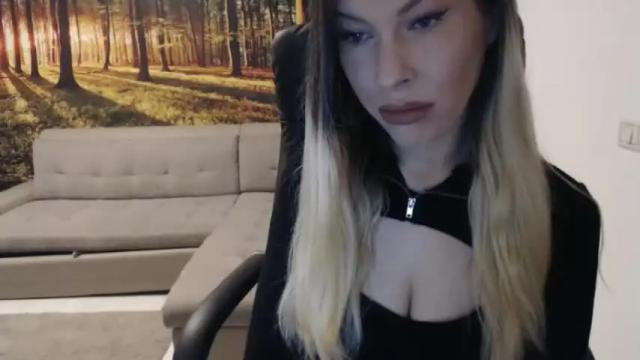 Image 3 of goddesssim Stream on Chaturbate on 21 months ago