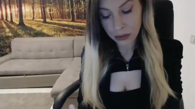 Image 3 of goddesssim Stream on Chaturbate on 20 months ago